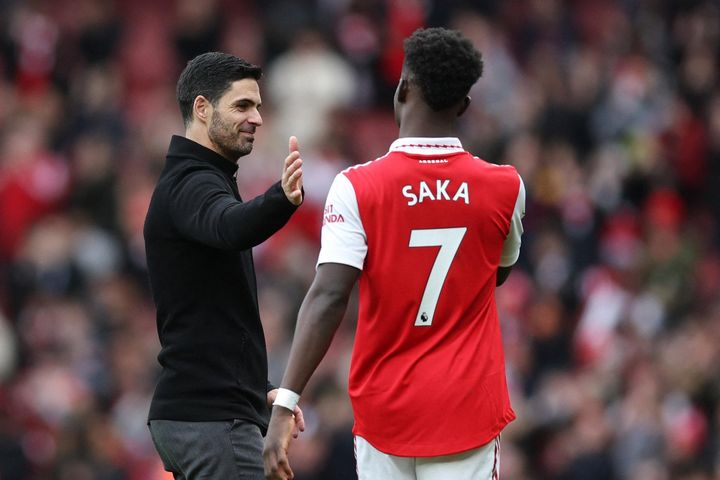 Neville gây tranh cãi với phát ngôn về Arsenal