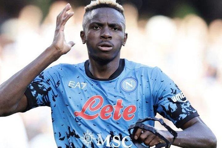 Man United từ bỏ Victor Osimhen