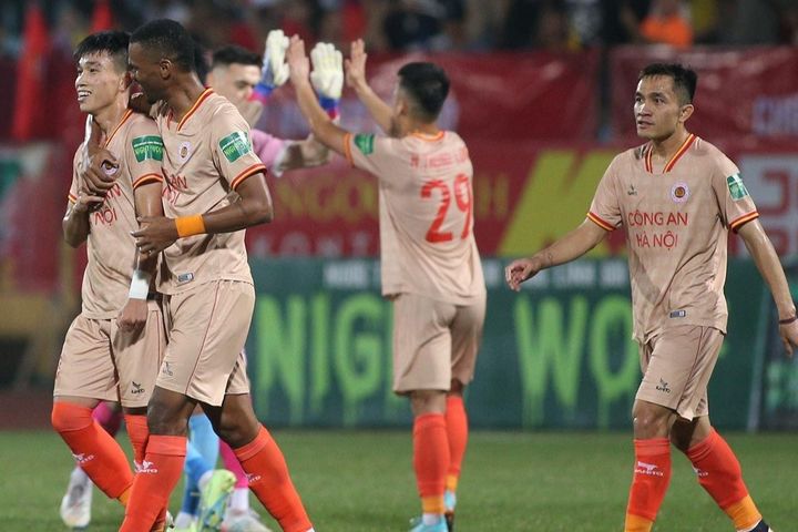 Công an Hà Nội cắt chuỗi bất bại của Nam Định bằng trận thắng đậm 4-0