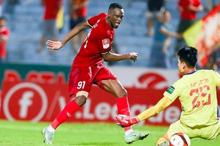 Bình Dương chìm sâu trong khủng hoảng; Đá hỏng phạt đền, SHB.Đà Nẵng uống trọn chén đắng