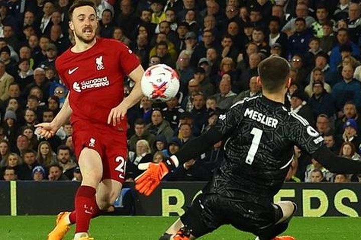 Vùi dập chủ nhà Leeds United, Liverpool vẫn khó mơ trở lại