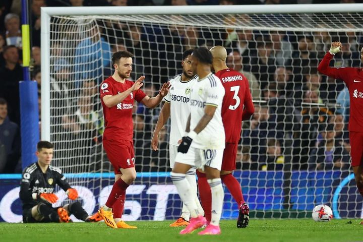 Kết quả Ngoại hạng Anh: Liverpool 'đánh tennis' trên sân Leeds