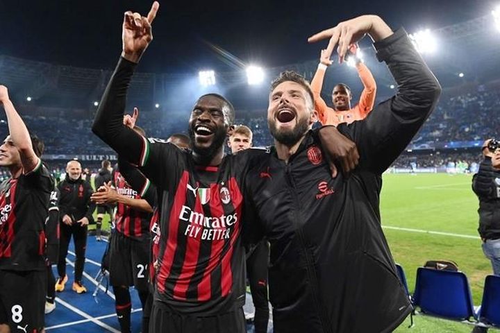 AC Milan đánh bại Napoli, trở lại bán kết sau 16 năm