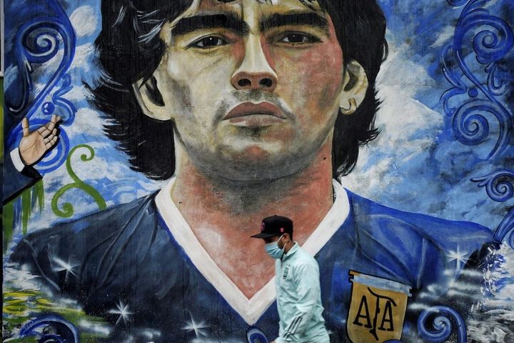 8 nhân viên y tế ra tòa vì cái chết của Maradona