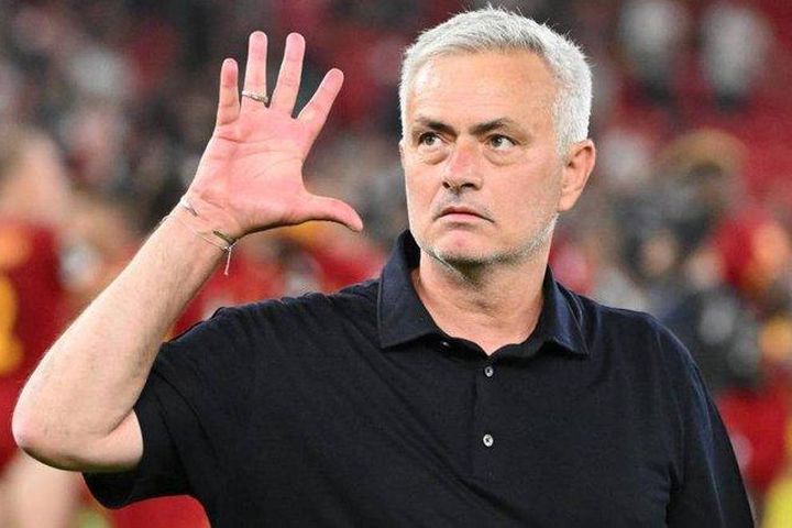 PSG muốn chiêu mộ HLV Mourinho