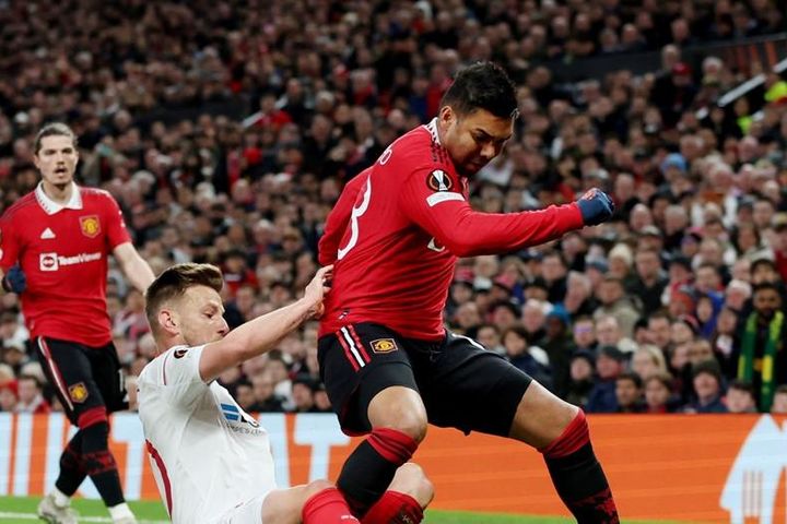 Lịch thi đấu bóng đá hôm nay 20/4: MU tử chiến Sevilla
