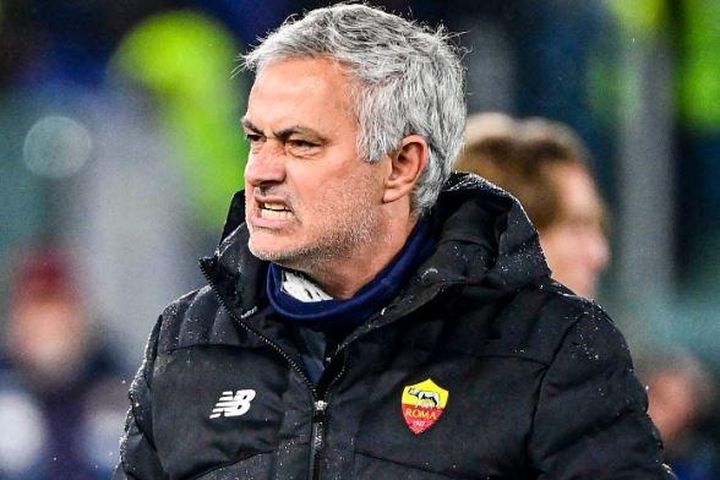 Jose Mourinho đưa Roma vào bán kết Europa League