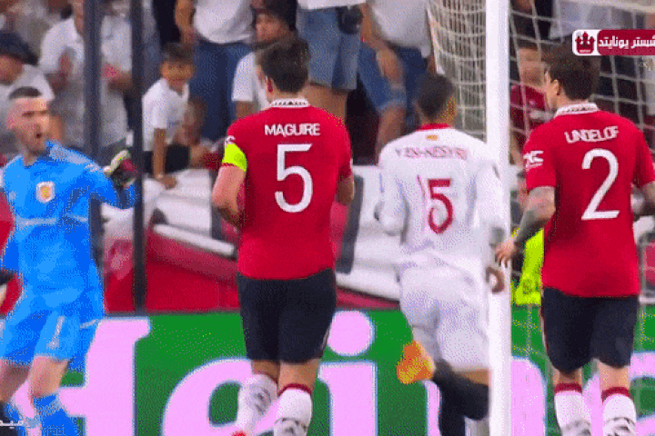 De Gea, Maguire cãi nhau trên sân