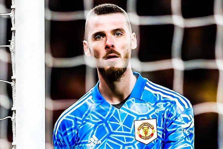 Huyền thoại nghi ngờ tương lai của De Gea ở MU
