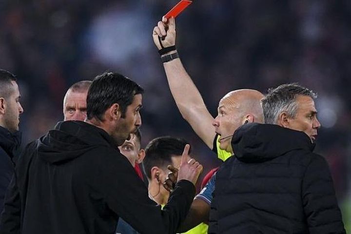 Trợ lý của Mourinho bị đuổi vì tấn công đối thủ