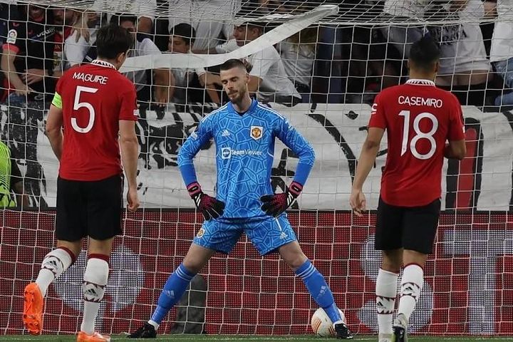 Man Utd để thua Sevilla, HLV Erik ten Hag giận giữ; CĐV chỉ trích Harry Maguire và thủ thành De Gea