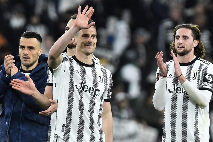 Juventus được trả 15 điểm, nhảy vọt lên thứ 3 Serie A gây náo loạn