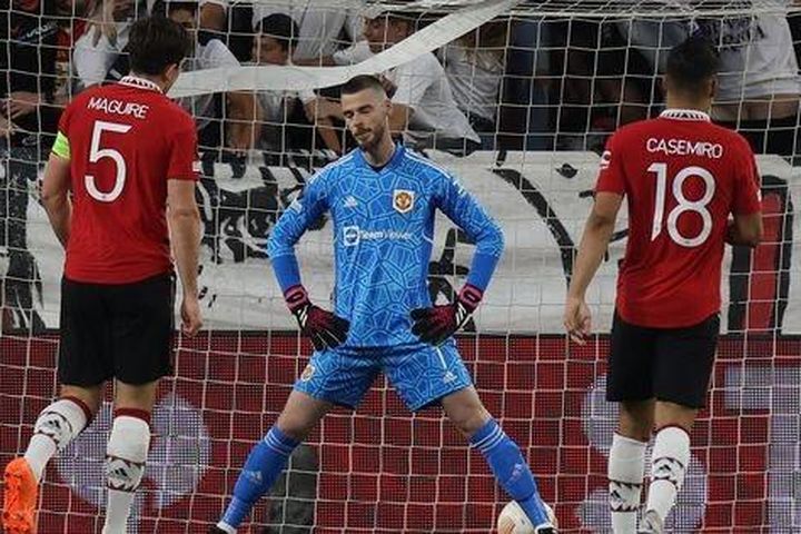 Cựu tiền đạo Liverpool xát muối vào vết thương của MU, Ten Hag nhận trái đắng vì khen De Gea