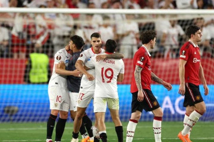 4 anh hào vào bán kết Europa League: Sevilla xứng danh 'Vua', Mourinho đối đầu trò cũ Alonso