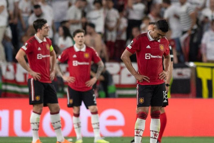 Báo động MU: Varane - Martinez còn lâu mới trở lại, phải 'sống chung với lũ'