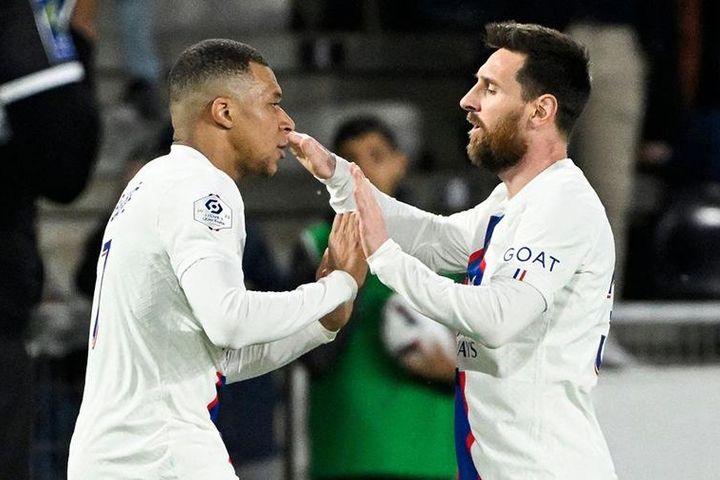 Messi kiến tạo xuất thần cho Mbappe
