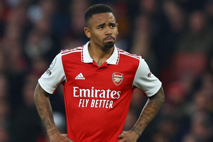Arsenal gây thất vọng trước đội bét bảng