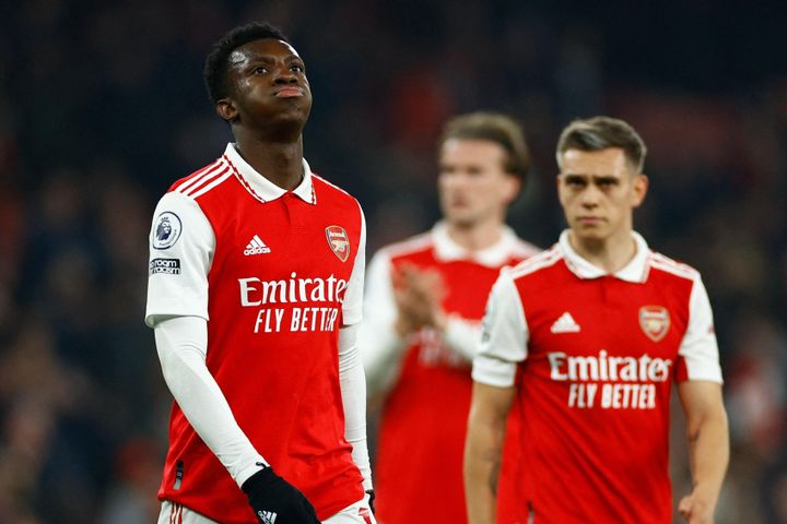 Arsenal tự dâng chức vô địch Premier League vào tay Man City?