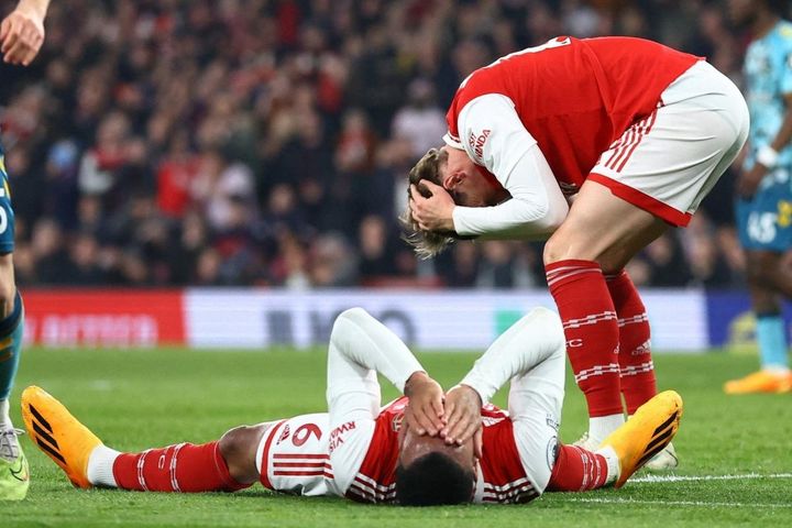 Kết quả Ngoại hạng Anh 22/4: Arsenal tự bắn vào chân trong cuộc đua vô địch
