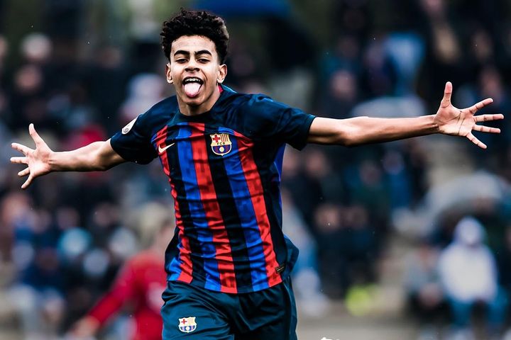 Thần đồng 15 tuổi đi vào lịch sử Barca