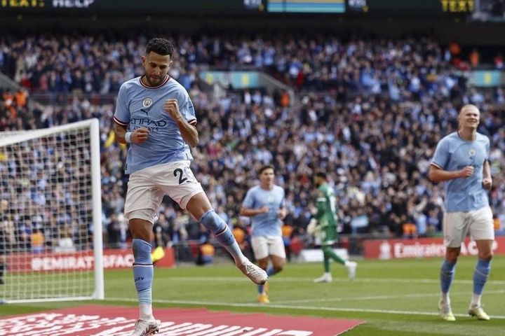 Riyad Mahrez lập hat-trick đưa Man City vào chung kết Cúp FA