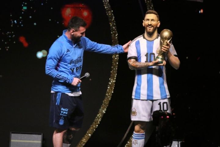 Messi nhận hat-trick giải thưởng cá nhân