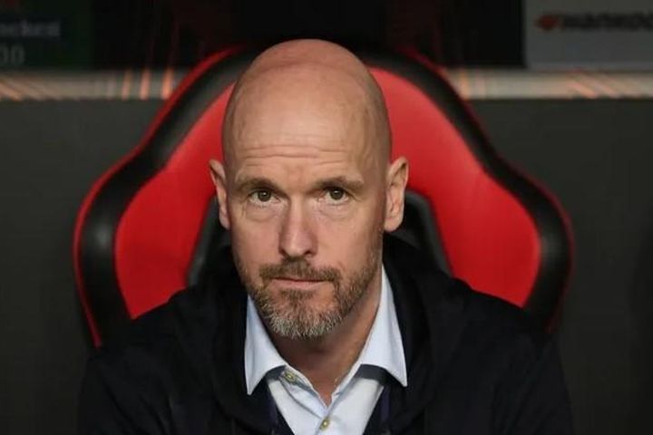 HLV Erik ten Hag thừa nhận MU gặp vấn đề về tâm lý