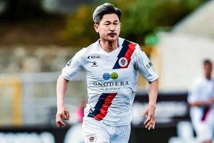 Đồng đội cũ của Tuấn Anh lập kỷ lục ra sân ở tuổi 56