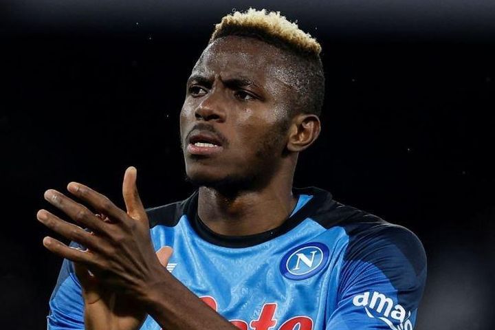 Napoli biến Milan thành cựu vương Serie A