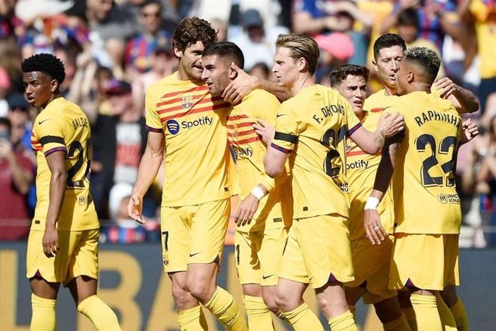 Barca chấm dứt mạch thắng của Atletico, tiến sát tới chức vô địch