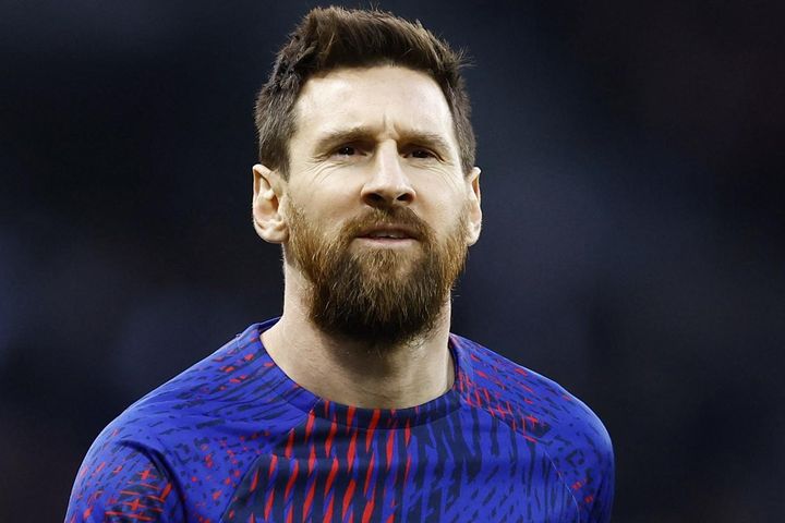 Barca loại bỏ 3 cầu thủ lấy tiền đón Messi