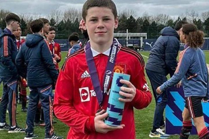 Con trai Rooney có hiệu suất ghi bàn cực khủng ở đội trẻ MU