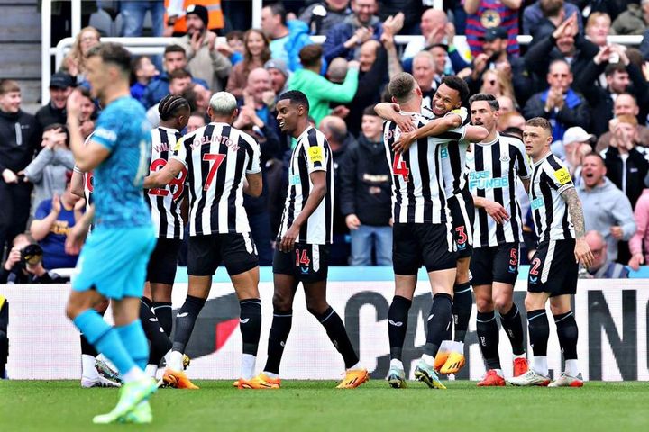 Newcastle đè bẹp Tottenham 6-1