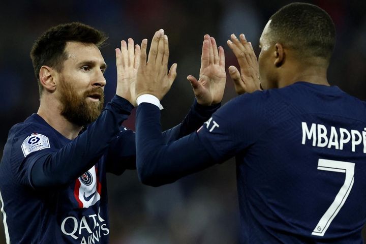 PSG lỗ kỷ lục, khó giữ chân Messi