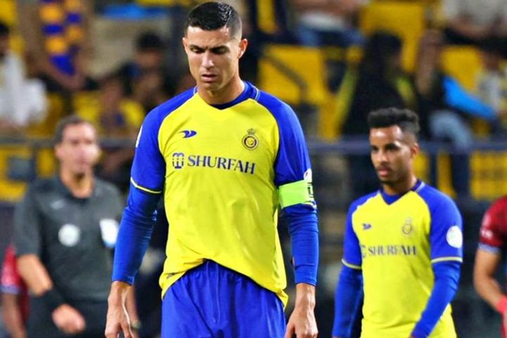 Ronaldo 'tịt ngòi' 3 trận liên tiếp: Vận may ngoảnh mặt, nổi điên với đội nhà