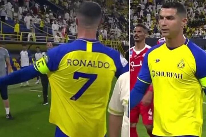 Ronaldo tái hiện 'tật xấu' từng khiến ban huấn luyện MU ngao ngán