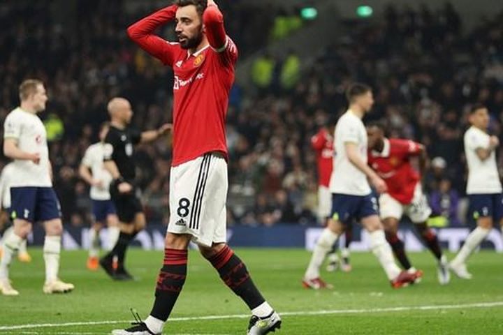 Man Utd hòa 2-2 Tottenham ở vòng 33 Premier League