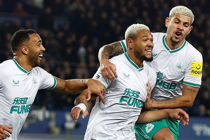 Newcastle tiến gần vé dự Champions League sau 20 năm