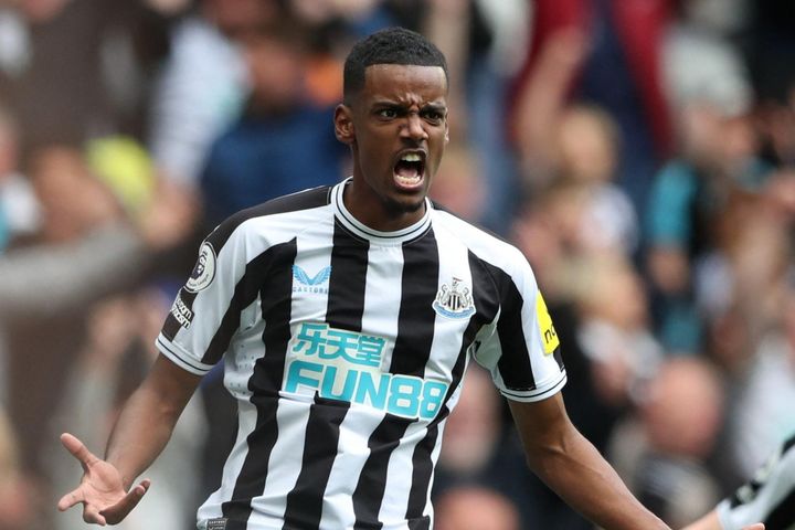 Sao Newcastle gây sốt với pha rê bóng qua 4 cầu thủ Everton