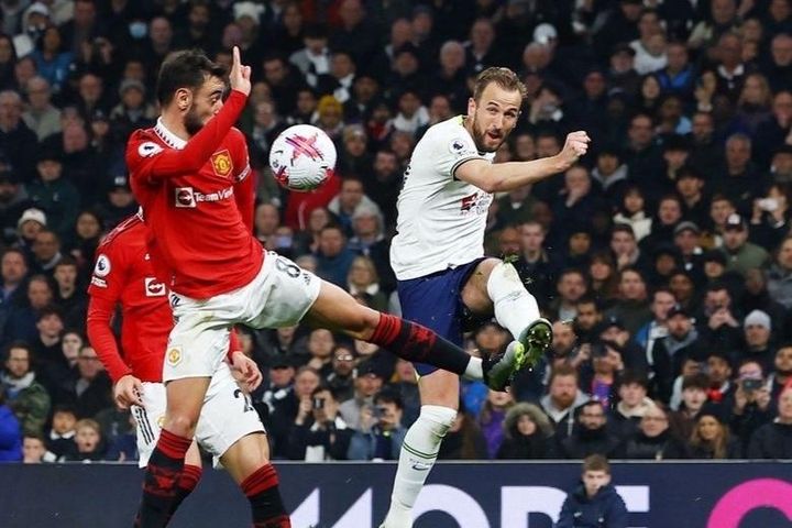 Phản ứng của Harry Kane khi được MU theo đuổi