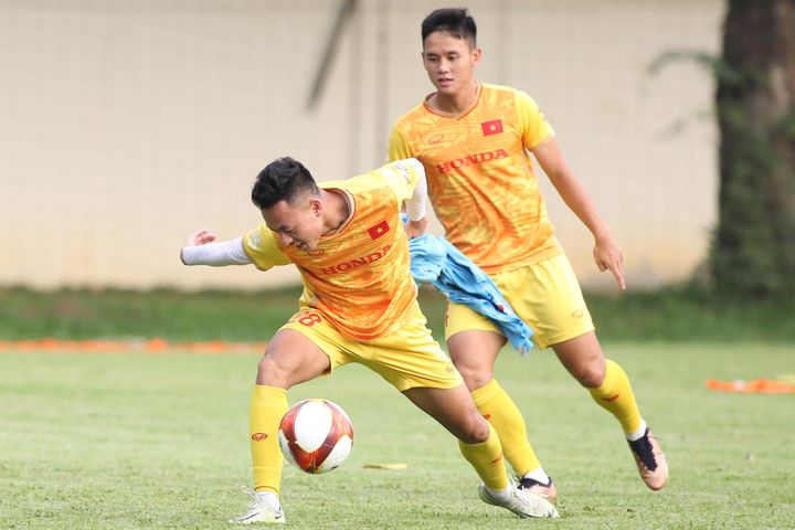 Báo Thái Lan chê bai sức mạnh của U22 Việt Nam, Quỷ đỏ 'đánh rơi' chiến thắng trước Tottenham