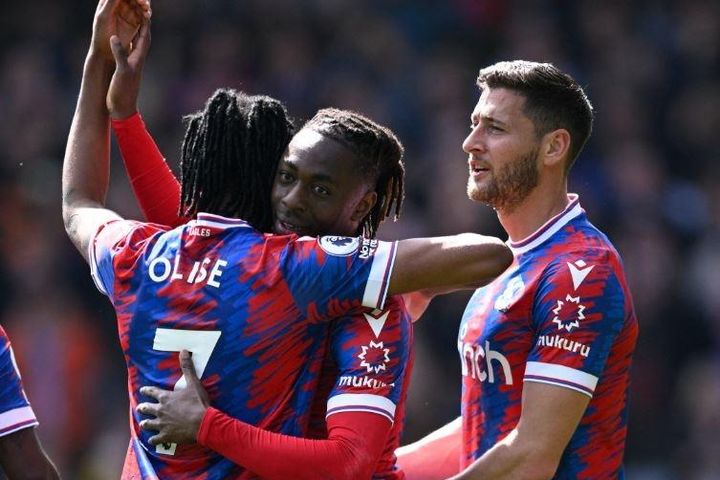 HLV 75 tuổi hồi sinh Crystal Palace