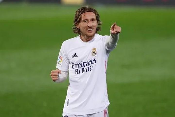 Modric dính chấn thương, nghỉ trận gặp Man City