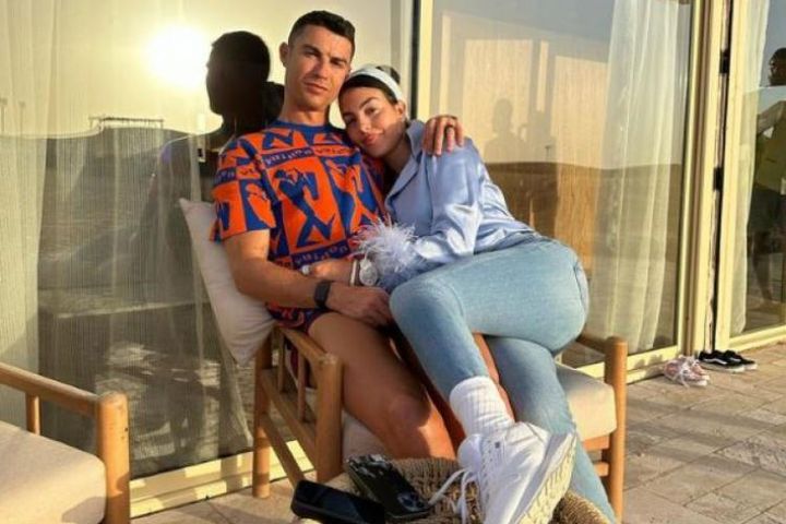 Ronaldo bị chê chỉ giỏi phàn nàn, bạn gái lên tiếng vụ rạn nứt với CR7