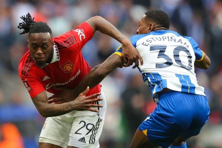 Phản ứng của Wan-Bissaka khi được khen hay nhất thế giới