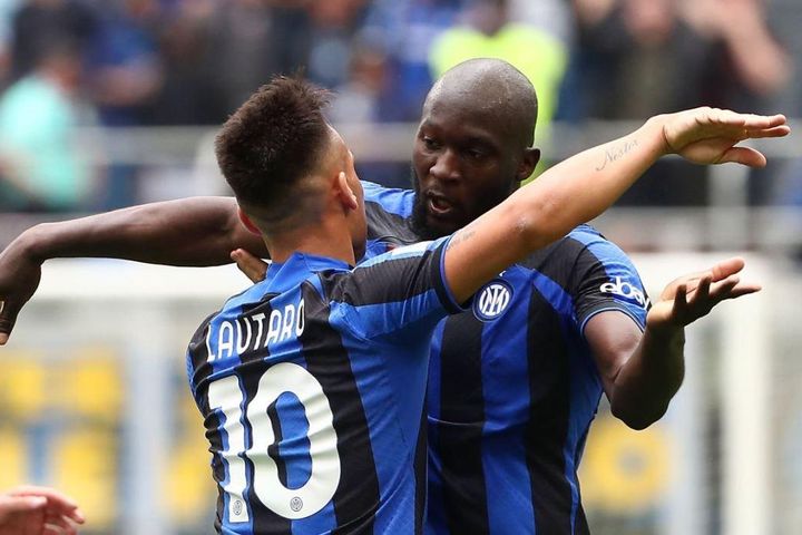 Inter đặt chức vô địch Serie A vào tay Napoli