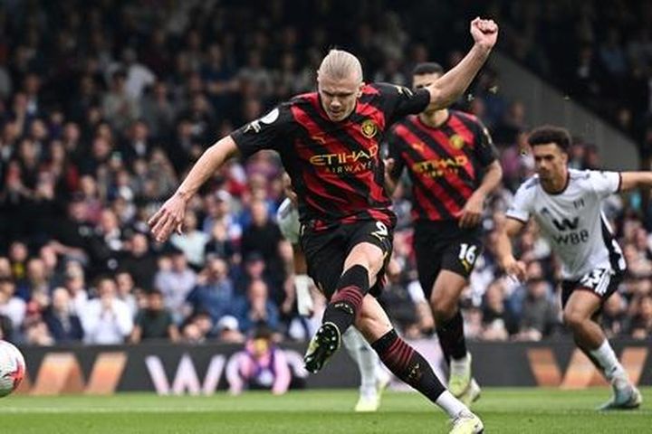 Haaland lập kỷ lục, Man City lên ngôi đầu Ngoại hạng Anh