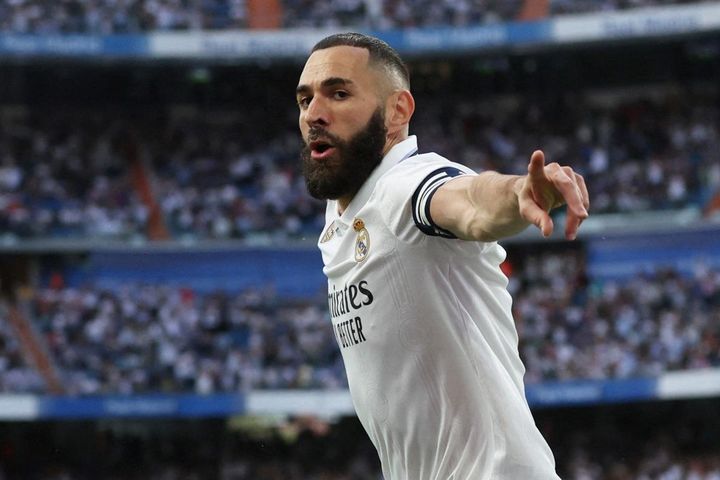 Benzema ghi hat-trick, Real Madrid nuôi hy vọng bám đuổi Barca