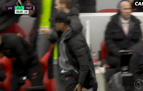 HLV Klopp dính chấn thương vì ăn mừng quá 'nhiệt'