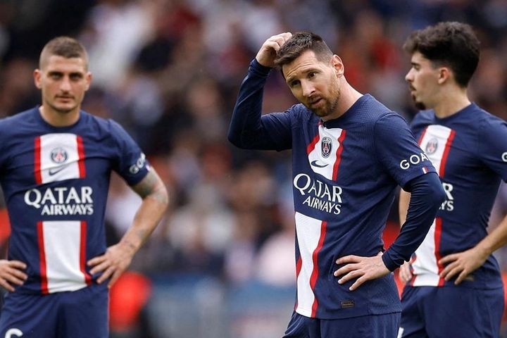 Hakimi bị thẻ đỏ, PSG thua đau Lorient